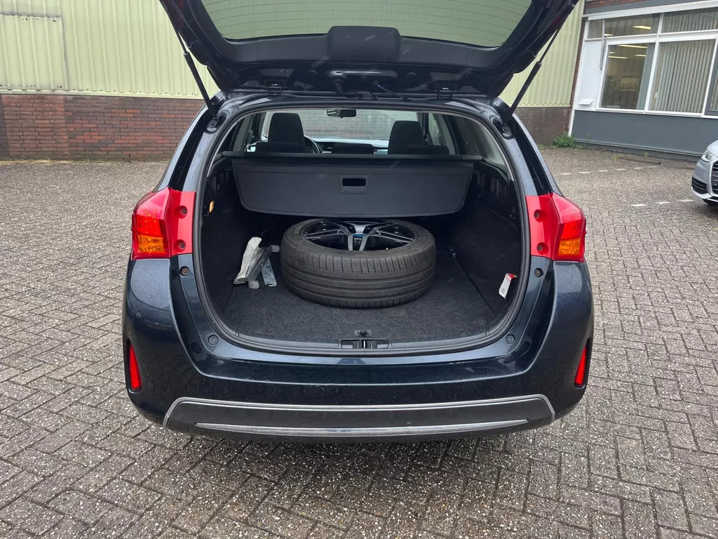 Toyota Auris Touring Sports 1.8 Hybrid Lease Toyota Auris Touring Sports 1.8 Hybrid Lease