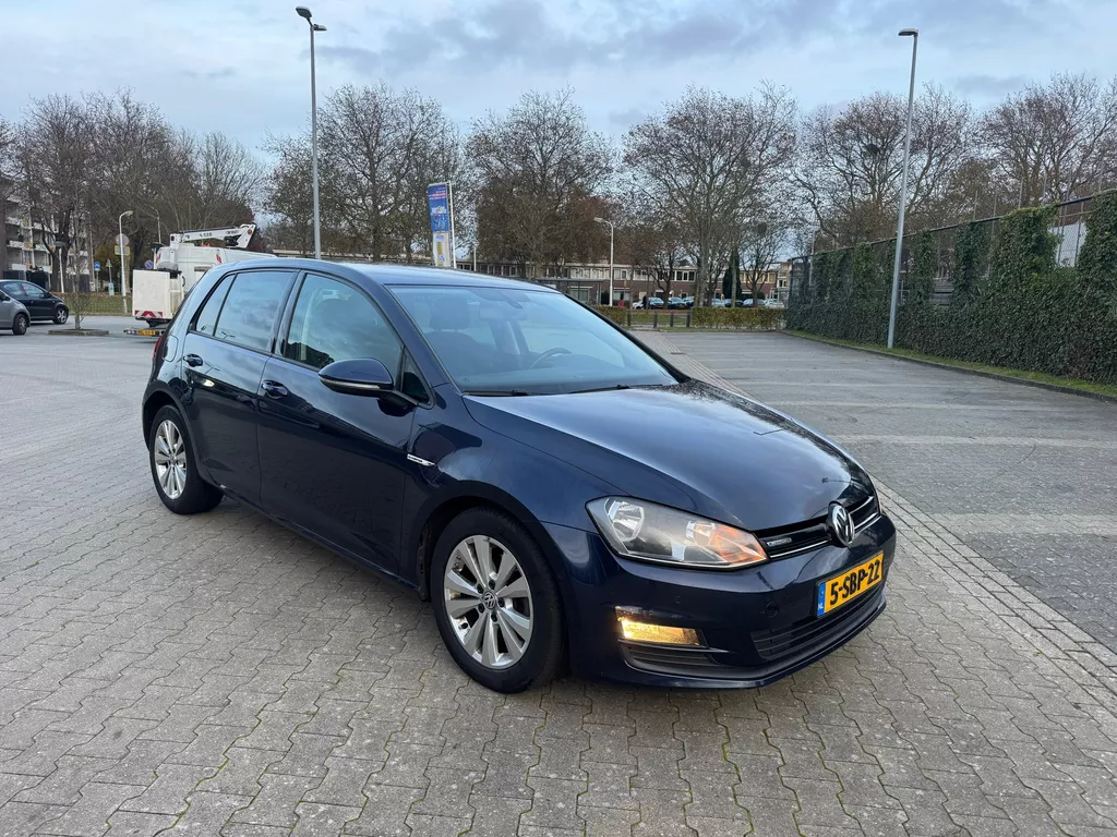 Volkswagen Golf 1.6 TDI Highline BlueMotion