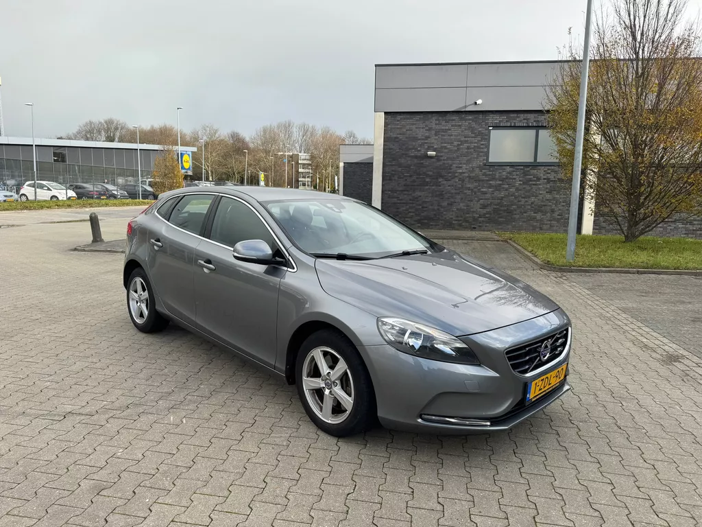 Volvo V40 2.0 D4 Summum Business