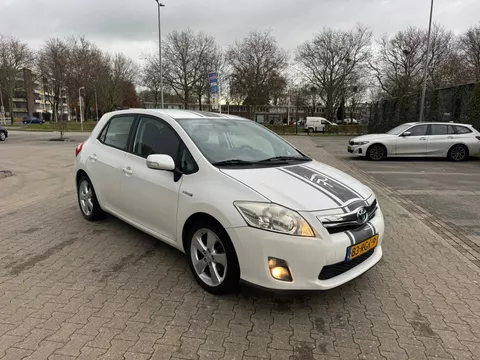 Toyota Auris 1.8 Full Hybrid Dynamic