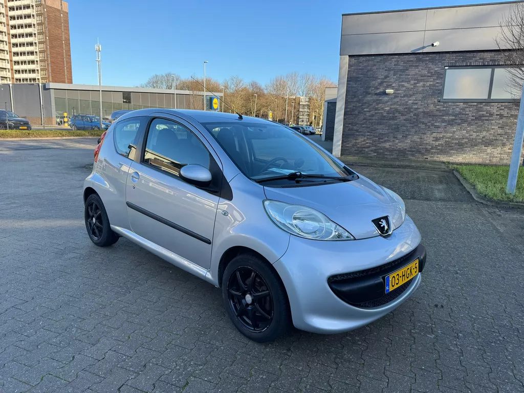 Peugeot 107 1.0-12V XS. AUTOMAAT