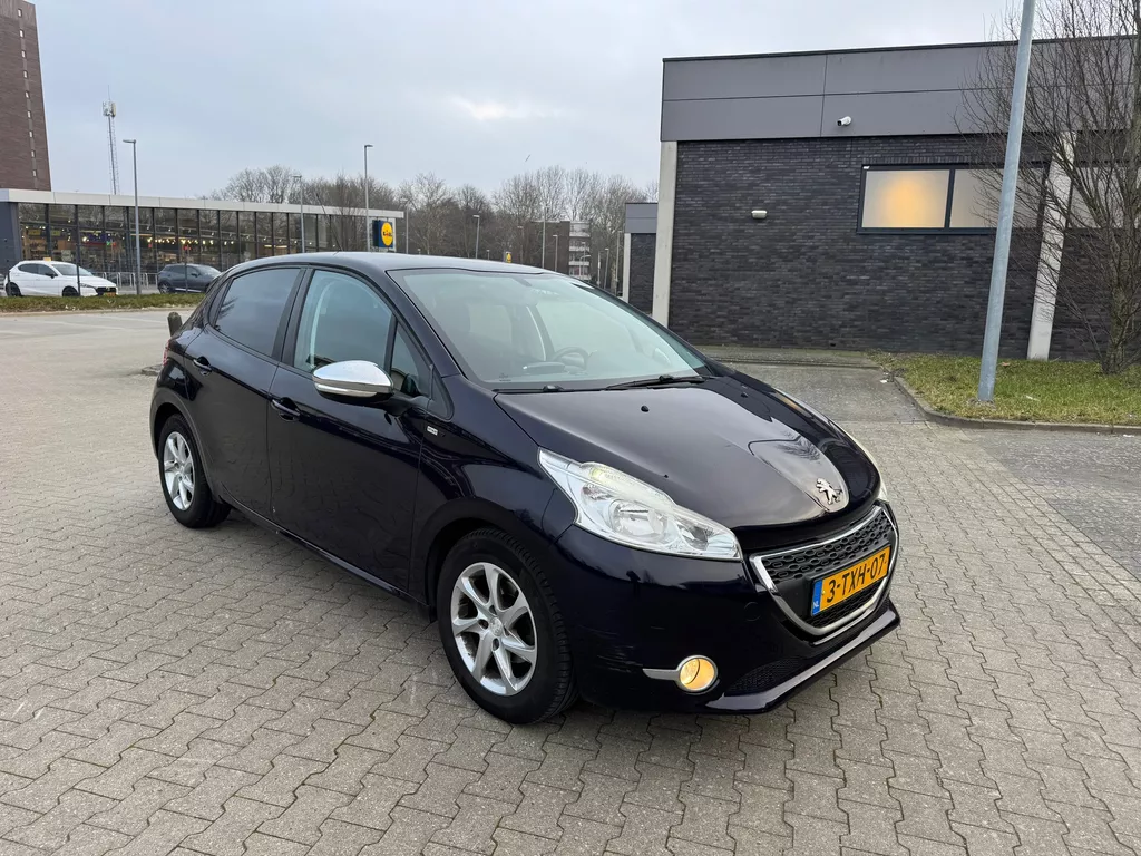 Peugeot 208 1.2 e-VTi Style. AUTOMAAT
