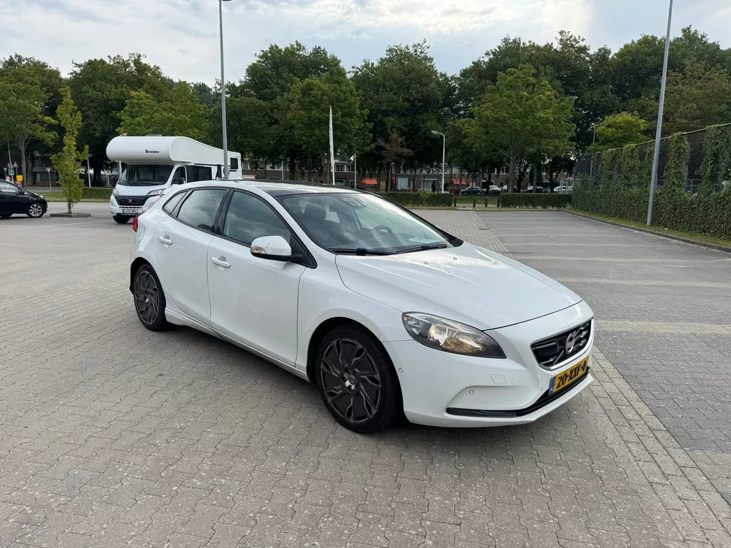 Volvo V40 1.6 D2 Kinetic. VERSNELLINGSBAK DEFECT!!!