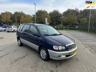 Toyota Picnic 2.0 GXi. 6P