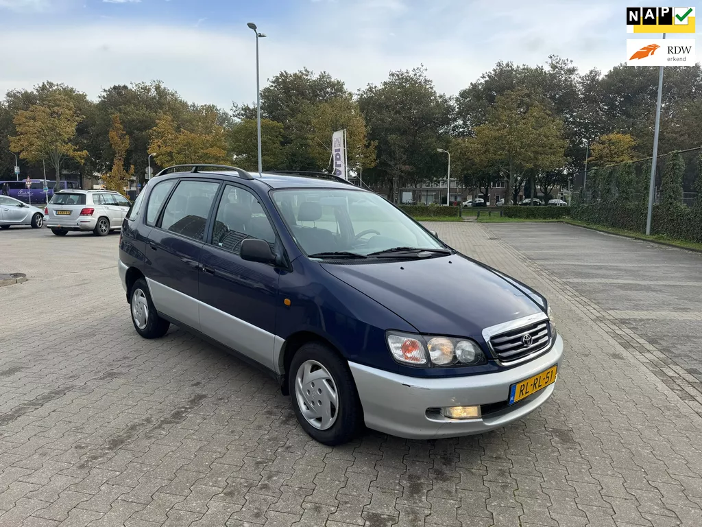 Toyota Picnic 2.0 GXi. 6P