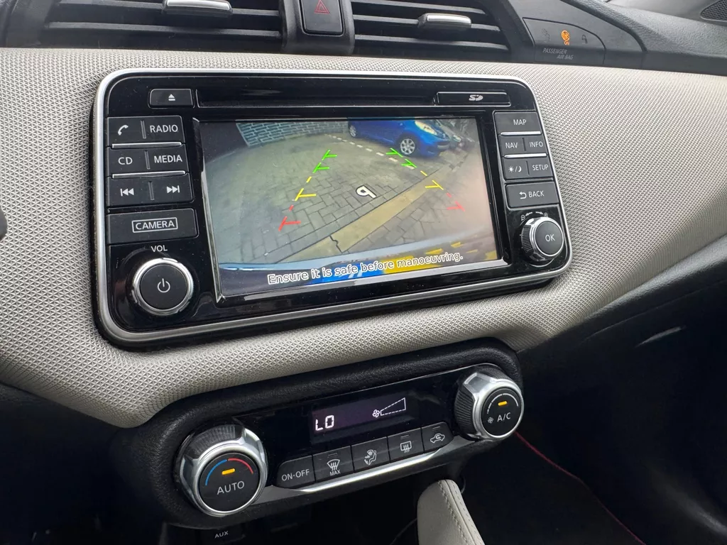 Nissan Micra 0.9 IG-T N-Connecta Nissan Micra 0.9 IG-T N-Connecta