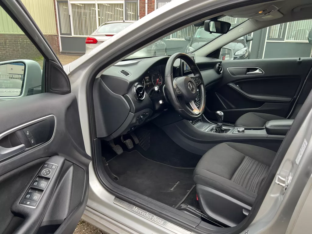 Mercedes-Benz A-klasse 180 d Lease Edition Ambition Mercedes-Benz A-klasse 180 d Lease Edition Ambition