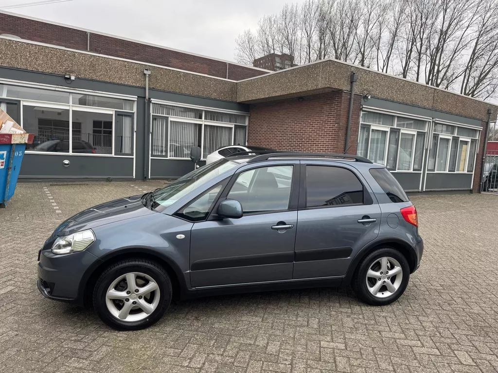 Suzuki SX4 1.6 Shogun. **84000 km** Suzuki SX4 1.6 Shogun. **84000 km**