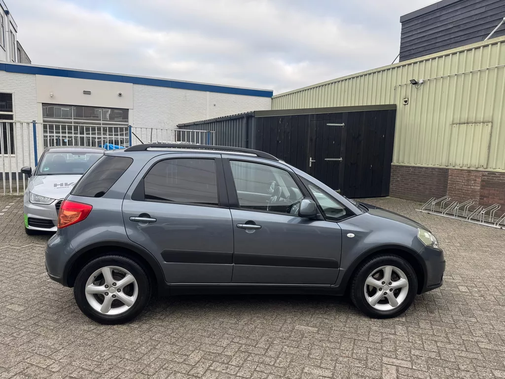 Suzuki SX4 1.6 Shogun. **84000 km** Suzuki SX4 1.6 Shogun. **84000 km**