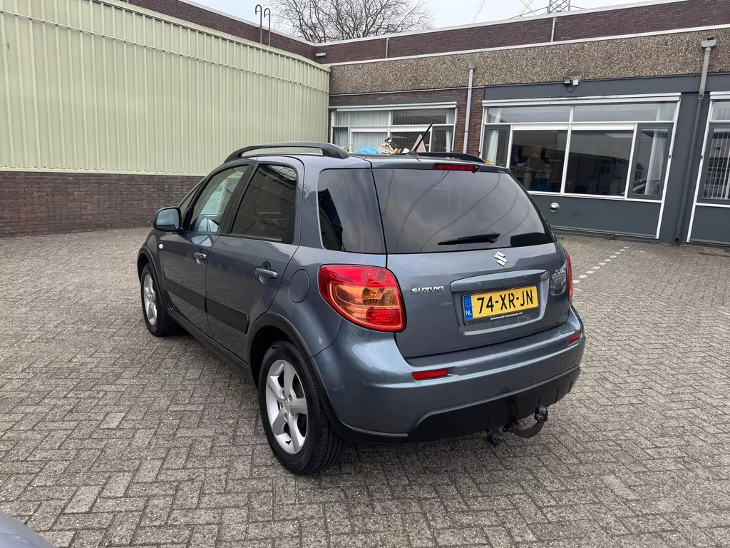 Suzuki SX4 1.6 Shogun. **84000 km** Suzuki SX4 1.6 Shogun. **84000 km**