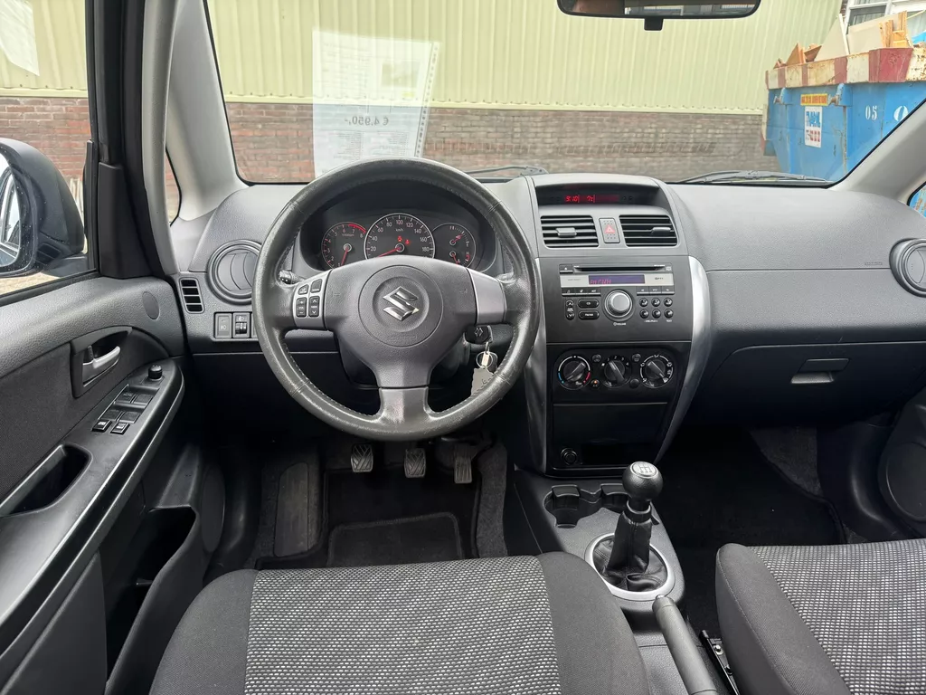 Suzuki SX4 1.6 Shogun. **84000 km** Suzuki SX4 1.6 Shogun. **84000 km**