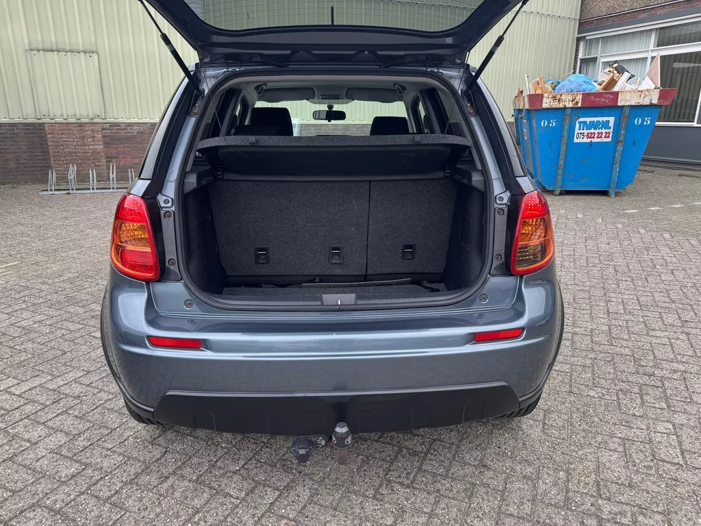 Suzuki SX4 1.6 Shogun. **84000 km** Suzuki SX4 1.6 Shogun. **84000 km**