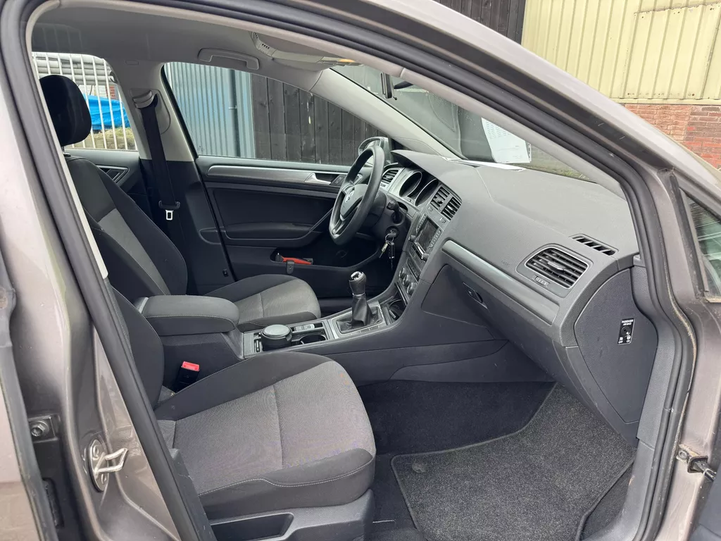 Volkswagen Golf 1.6 TDI Trendline BlueMotion Volkswagen Golf 1.6 TDI Trendline BlueMotion